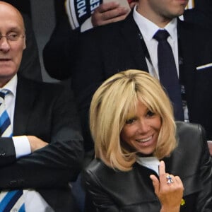 Le Président de la République Emmanuel Macron a été rejoint par sa femme la Première Dame Brigitte Macron (Trogneux) lors de la finale du Top 14 français entre Montpellier et Castres au Stade de France à Paris, le 2 juin 2018. © Pierre Perusseau/Bestimage