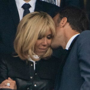 Le Président de la République Emmanuel Macron a été rejoint par sa femme la Première Dame Brigitte Macron (Trogneux) lors de la finale du Top 14 français entre Montpellier et Castres au Stade de France à Paris, le 2 juin 2018. © Pierre Perusseau/Bestimage