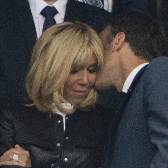 Le Président de la République Emmanuel Macron a été rejoint par sa femme la Première Dame Brigitte Macron (Trogneux) lors de la finale du Top 14 français entre Montpellier et Castres au Stade de France à Paris, le 2 juin 2018. © Pierre Perusseau/Bestimage