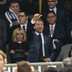 Le Président de la République Emmanuel Macron a été rejoint par sa femme la Première Dame Brigitte Macron (Trogneux) lors de la finale du Top 14 français entre Montpellier et Castres au Stade de France à Paris, le 2 juin 2018. © Pierre Perusseau/Bestimage