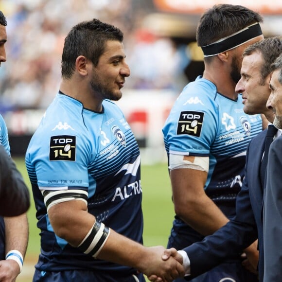 Le Président de la République Emmanuel Macron a été rejoint par sa femme la Première Dame Brigitte Macron (Trogneux) lors de la finale du Top 14 français entre Montpellier et Castres au Stade de France à Paris, le 2 juin 2018. © Pierre Perusseau/Bestimage