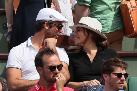 Shirley Bousquet, enceinte, et son compagnon Charles Watine dans les tribunes des internationaux de tennis de Roland-Garros à Paris, France, le 3 juin 2018. © Dominique Jacovides - Cyril Moreau/Bestimage