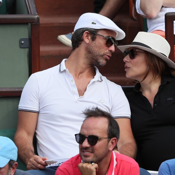 Shirley Bousquet, enceinte, et son compagnon Charles Watine dans les tribunes des internationaux de tennis de Roland-Garros à Paris, France, le 3 juin 2018. © Dominique Jacovides - Cyril Moreau/Bestimage