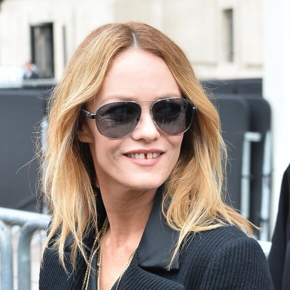 Vanessa Paradis - Sorties du défilé de mode "Chanel", collection prêt-à-porter automne-hiver 2018/2019, au Grand Palais à Paris. Le 6 mars 2018 © CVS-Veeren / Bestimage