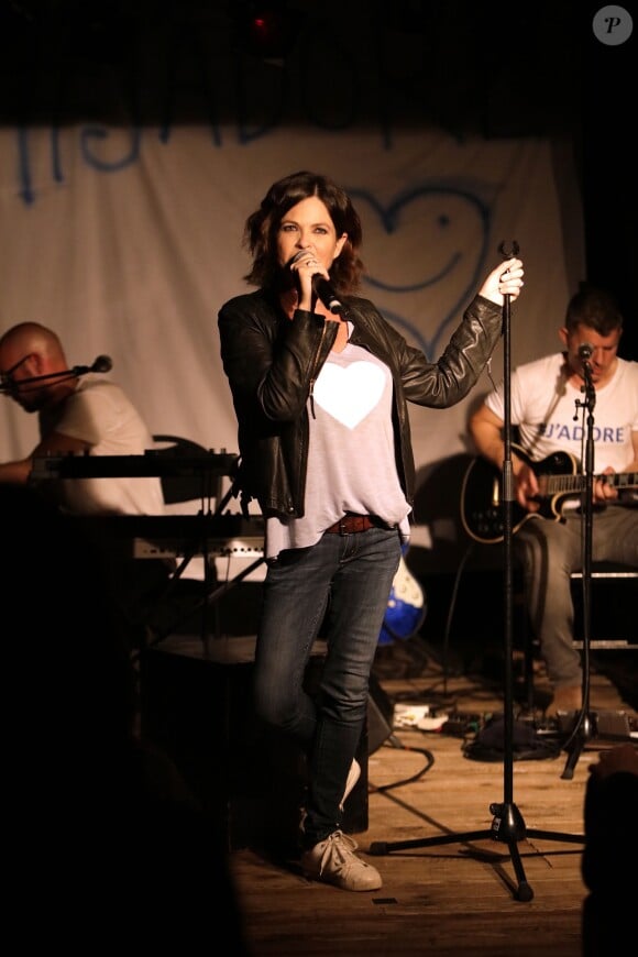 Exclusif - Charlotte Valandrey en concert au bateau théâtre "Le Nez Rouge" à Paris le 1er juin 2018. © Cédric Perrin/Bestimage