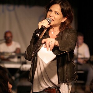 Exclusif - Charlotte Valandrey en concert au bateau théâtre "Le Nez Rouge" à Paris le 1er juin 2018. © Cédric Perrin/Bestimage