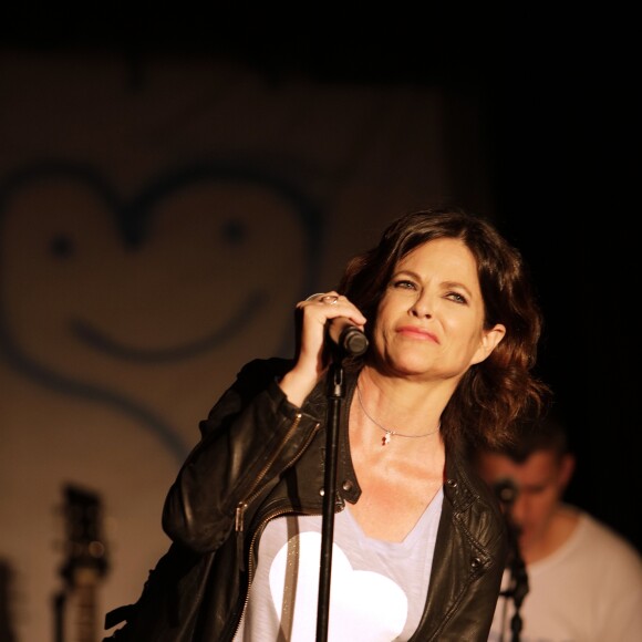 Exclusif - Charlotte Valandrey en concert au bateau théâtre "Le Nez Rouge" à Paris le 1er juin 2018. © Cédric Perrin/Bestimage