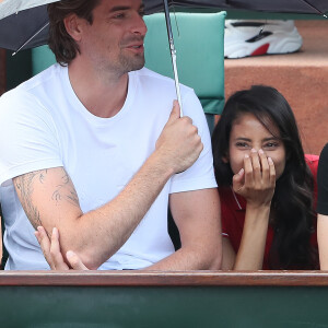 Camille Lacourt et Hajiba Fahmy - People dans les tribunes lors des internationaux de tennis de Roland Garros à Paris le 4 juin 2018.