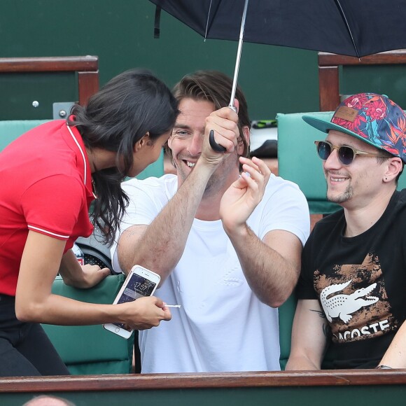 Camille Lacourt et Hajiba Fahmy - People dans les tribunes lors des internationaux de tennis de Roland Garros à Paris le 4 juin 2018.