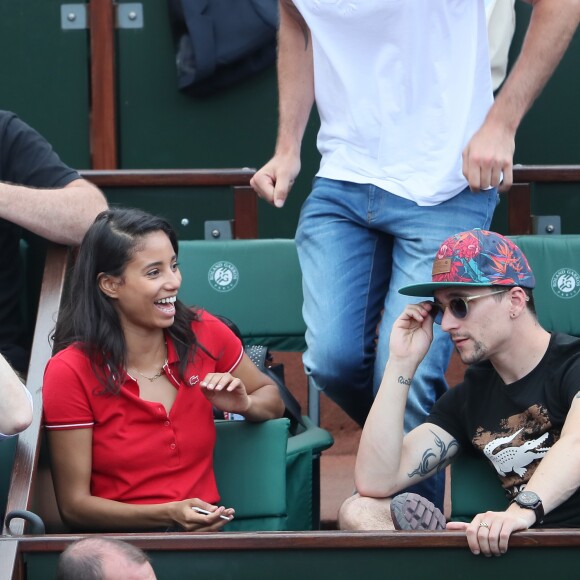 Camille Lacourt et Hajiba Fahmy - People dans les tribunes lors des internationaux de tennis de Roland Garros à Paris le 4 juin 2018.