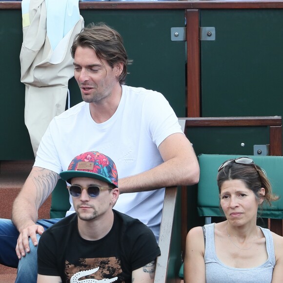 Camille Lacourt et Hajiba Fahmy - People dans les tribunes lors des internationaux de tennis de Roland Garros à Paris le 4 juin 2018.