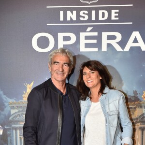 Estelle Denis et son compagnon Raymond Domenech - Les célébrités à la première de l'escape game grandeur nature "Inside Opéra" au Palais Garnier à Paris, France, le 4 juin 2018. Le Palais Garnier accueille pour la première fois un concept inédit jamais proposé au public. INSIDE OPERA, un jeu grandeur nature entre escape game et parcours immersif sur les traces du Fantôme de l'Opéra. Le but du jeu ? Tenter de résoudre la malédiction du Fantôme de l'Opéra et le libérer à jamais en déchiffrant une série d'énigmes au sein du Palais Garnier avec la participation des différents comédiens en costume d'époque qui animent ce jeu. © Veeren/Bestimage