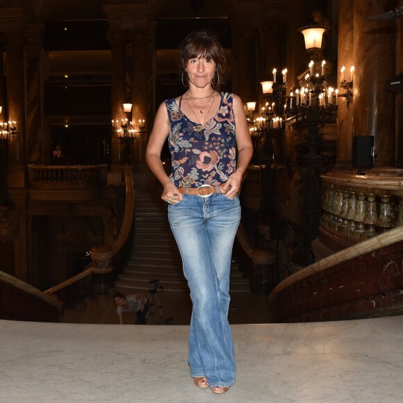 Romane Bohringer - Les célébrités à la première de l'escape game grandeur nature "Inside Opéra" au Palais Garnier à Paris, France, le 4 juin 2018. Le Palais Garnier accueille pour la première fois un concept inédit jamais proposé au public. INSIDE OPERA, un jeu grandeur nature entre escape game et parcours immersif sur les traces du Fantôme de l'Opéra. Le but du jeu ? Tenter de résoudre la malédiction du Fantôme de l'Opéra et le libérer à jamais en déchiffrant une série d'énigmes au sein du Palais Garnier avec la participation des différents comédiens en costume d'époque qui animent ce jeu. © Veeren/Bestimage