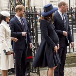 Le prince William, la duchesse Catherine de Cambridge (enceinte du prince Louis), la duchesse Meghan de Sussex (Meghan Markle) et le prince Harry réunis le 12 mars 2018 à Londres lors de la cérémonie du Commonwealth Day en l'abbaye Westminster.