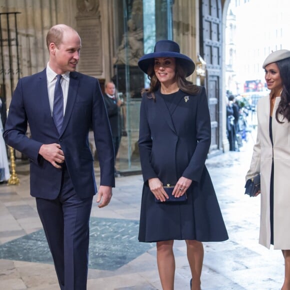 Le prince William, la duchesse Catherine de Cambridge (enceinte du prince Louis), la duchesse Meghan de Sussex (Meghan Markle) et le prince Harry réunis le 12 mars 2018 à Londres lors de la cérémonie du Commonwealth Day en l'abbaye Westminster.
