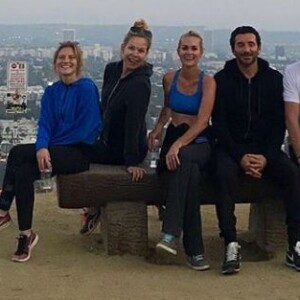 Laetitia Hallyday lors d'une sortie sportive avec ses amis, dont Laurence Favalelli, sur les hauteurs de Los Angeles. Instagram, le 6 juin 2018.