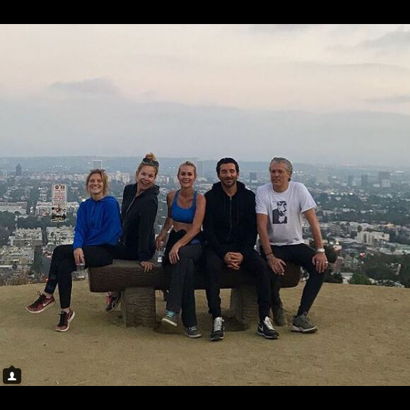 Laetitia Hallyday lors d'une sortie sportive avec ses amis, dont Laurence Favalelli, sur les hauteurs de Los Angeles. Instagram, le 6 juin 2018.