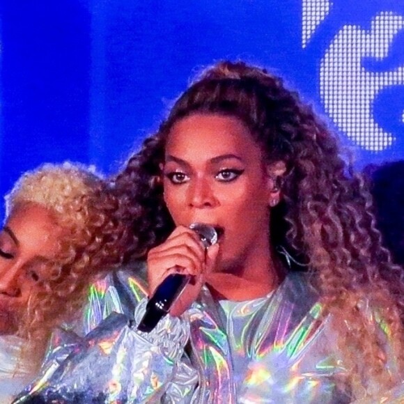 Beyoncé et JAY-Z donnent le coup d'envoi de la tournée "On The Run II" au Principality Stadium à Cardiff, le 6 juin 2018.