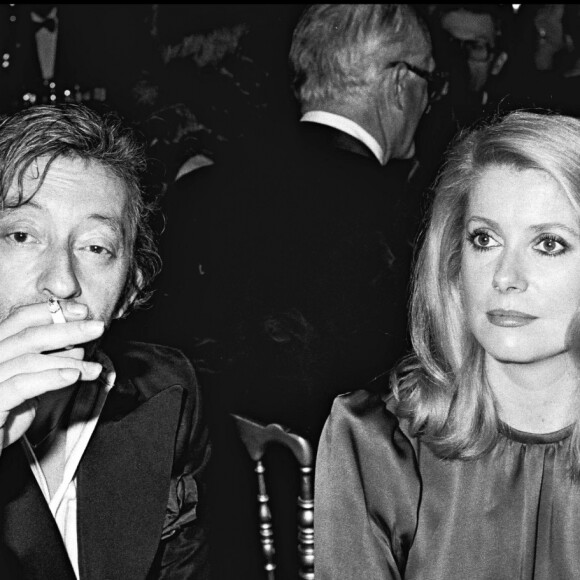 Serge Gainsbourg et Catherine Deneuve à Paris, en 1980. 