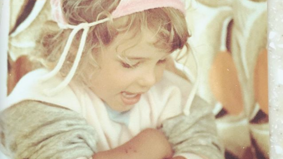 Elodie Gossuin dévoile une photo d'elle enfant : Le sosie de sa fille cadette !