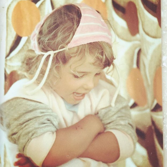 Elodie Gossuin enfant, un cliché dévoilé le 7 juin 2018.