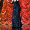 Mariah Carey (habillée en Hervé L.Leroux) en concert au Caesars Palace à Las Vegas. Le 6 mai 2015