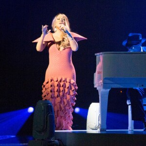 Mariah Carey (habillée en Hervé L.Leroux) en concert au Caesars Palace à Las Vegas. Le 6 mai 2015