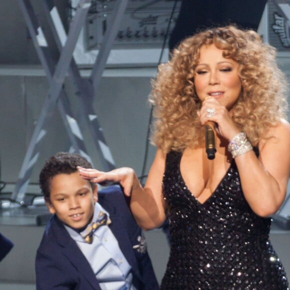 Mariah Carey (habillée en Hervé L.Leroux) en concert au Caesars Palace à Las Vegas. Le 6 mai 2015