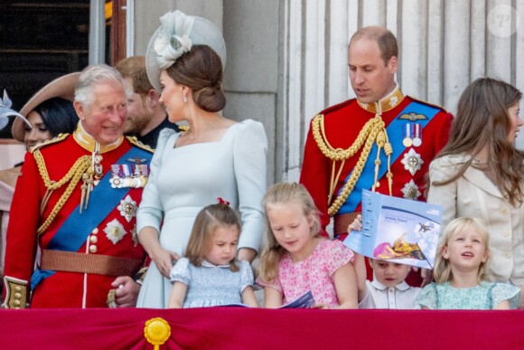 Le prince Charles, Kate Catherine Middleton, duchesse de Cambridge, le prince William, duc de Cambridge, la princesse Charlotte, Savannah Phillips, le prince George,Isla Phillips - Les membres de la famille royale britannique lors du rassemblement militaire "Trooping the Colour" (le "salut aux couleurs"), célébrant l'anniversaire officiel du souverain britannique. Cette parade a lieu à Horse Guards Parade, chaque année au cours du deuxième samedi du mois de juin. Londres, le 9 juin 2018.