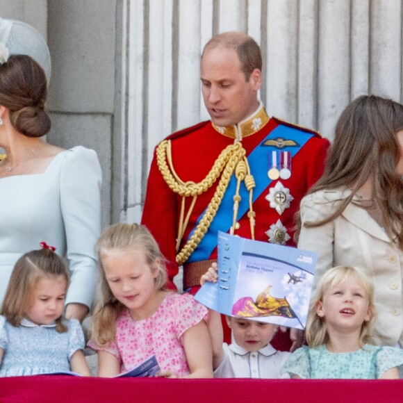 Le prince Charles, Kate Catherine Middleton, duchesse de Cambridge, le prince William, duc de Cambridge, la princesse Charlotte, Savannah Phillips, le prince George,Isla Phillips - Les membres de la famille royale britannique lors du rassemblement militaire "Trooping the Colour" (le "salut aux couleurs"), célébrant l'anniversaire officiel du souverain britannique. Cette parade a lieu à Horse Guards Parade, chaque année au cours du deuxième samedi du mois de juin. Londres, le 9 juin 2018.