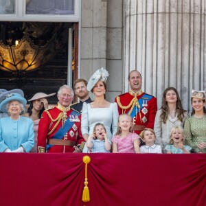 Le prince Andrew, duc d'York, la reine Elisabeth II d'Angleterre, Meghan Markle, duchesse de Sussex, le prince Harry, duc de Sussex, duc de Sussex, le prince Charles, Kate Catherine Middleton, duchesse de Cambridge, le prince William, duc de Cambridge, la princesse Charlotte, Peter Phillips, Autumn Phillips, Isla Phillips, Savannah Phillips, le prince George, Eloise et Estella et leur mère Lady Helen Taylor - Les membres de la famille royale britannique lors du rassemblement militaire "Trooping the Colour" (le "salut aux couleurs"), célébrant l'anniversaire officiel du souverain britannique. Cette parade a lieu à Horse Guards Parade, chaque année au cours du deuxième samedi du mois de juin. Londres, le 9 juin 2018.