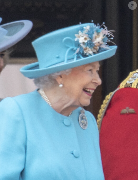 La reine Elisabeth II d'Angleterre - Les membres de la famille royale britannique lors du rassemblement militaire "Trooping the Colour" (le "salut aux couleurs"), célébrant l'anniversaire officiel du souverain britannique. Cette parade a lieu à Horse Guards Parade, chaque année au cours du deuxième samedi du mois de juin. Londres, le 9 juin 2018. British royal family's members attend the "Trooping The Colour Parade" in London. June 9th, 2018.