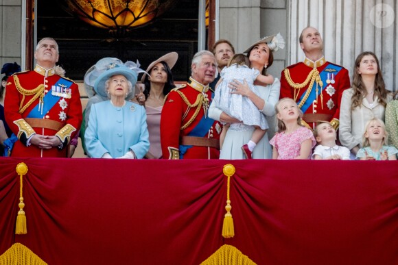 Le prince Andrew, la reine Elisabeth II d'Angleterre, Meghan Markle, duchesse de Sussex, le prince Harry, duc de Sussex, le prince Charles, Kate Catherine Middleton, duchesse de Cambridge, le prince William, duc de Cambridge, la princesse Charlotte, Savannah Phillips, le prince George, Isla Phillips, Eloise Taylor - Les membres de la famille royale britannique lors du rassemblement militaire "Trooping the Colour" (le "salut aux couleurs"), célébrant l'anniversaire officiel du souverain britannique. Cette parade a lieu à Horse Guards Parade, chaque année au cours du deuxième samedi du mois de juin. Londres, le 9 juin 2018.