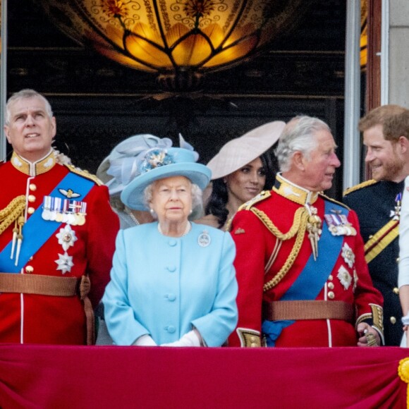 La princesse Anne, la princesse Eugenie d'York, le prince Andrew, duc d'York,la reine Elisabeth II d'Angleterre, Meghan Markle, duchesse de Sussex, le prince Harry, duc de Sussex, duc de Sussex, le prince Charles, Kate Catherine Middleton, duchesse de Cambridge, le prince William, duc de Cambridge, la princesse Charlotte, Savannah Phillips, le prince George - Les membres de la famille royale britannique lors du rassemblement militaire "Trooping the Colour" (le "salut aux couleurs"), célébrant l'anniversaire officiel du souverain britannique. Cette parade a lieu à Horse Guards Parade, chaque année au cours du deuxième samedi du mois de juin. Londres, le 9 juin 2018.