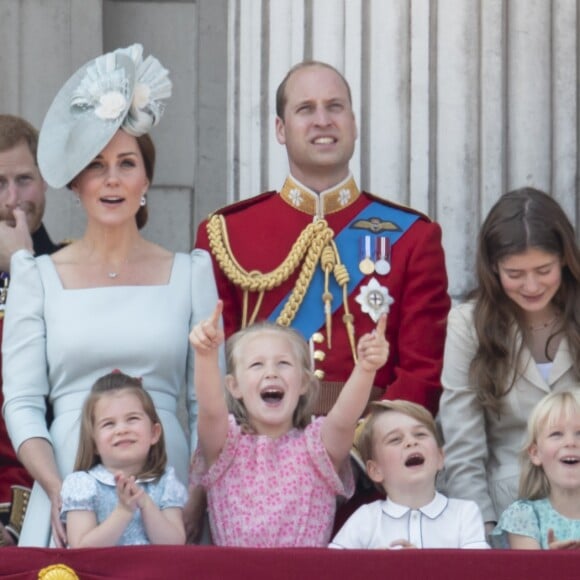 La reine Elisabeth II d'Angleterre, le prince Charles, prince de Galles, le prince Harry, duc de Sussex, Meghan Markle, duchesse de Sussex, le prince William, duc de Cambridge, Catherine (Kate) Middleton, duchesse de Cambridge, la princesse Charlotte de Cambridge, le prince George de Cambridge, Savannah Phillips, Isla Phillips, Eloïse Taylor et Estella Taylor - Les membres de la famille royale britannique lors du rassemblement militaire "Trooping the Colour" (le "salut aux couleurs"), célébrant l'anniversaire officiel du souverain britannique. Cette parade a lieu à Horse Guards Parade, chaque année au cours du deuxième samedi du mois de juin. Londres, le 9 juin 2018.