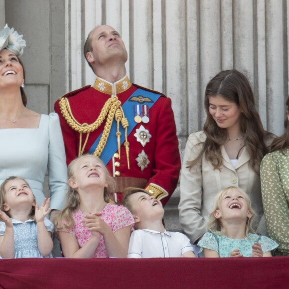 Le prince Charles, prince de Galles, le prince Harry, duc de Sussex, Meghan Markle, duchesse de Sussex, le prince William, duc de Cambridge, Catherine (Kate) Middleton, duchesse de Cambridge, la princesse Charlotte de Cambridge, le prince George de Cambridge, Savannah Phillips, Isla Phillips, Eloïse Taylor et Estella Taylor - Les membres de la famille royale britannique lors du rassemblement militaire "Trooping the Colour" (le "salut aux couleurs"), célébrant l'anniversaire officiel du souverain britannique. Cette parade a lieu à Horse Guards Parade, chaque année au cours du deuxième samedi du mois de juin. Londres, le 9 juin 2018.
