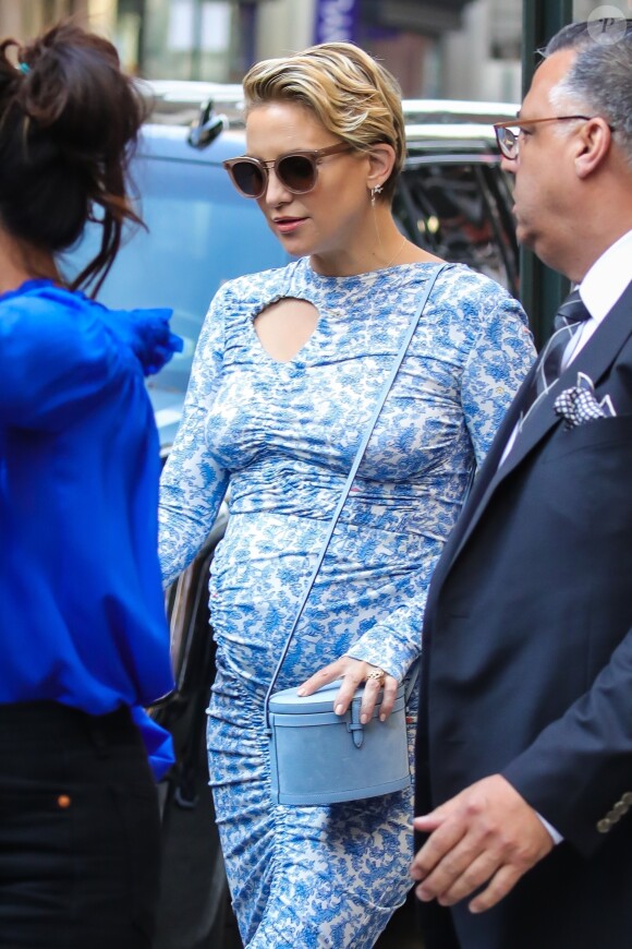 Kate Hudson, enceinte, quitte le Greenwich Hotel et se rend au Pier 94 pour l'événement "POPSUGAR PlayGround". New York, le 9 juin 2018.