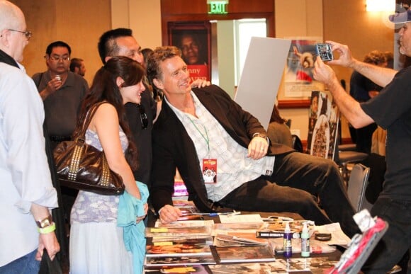John Schneider signe des autographes. Los Angeles, le 4 janvier 2014.
