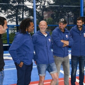 Zinédine Zidane et ses coéquipiers Christian Karembeu, Fabien Barthez, Lionel Charbonnier, Robert Pirès et Youri Djorkaeff - À l'occasion du 20ème anniversaire de la victoire des Bleus en Coupe du monde, l'ex-entraîneur du Real Madrid inaugure un terrain pour les jeunes à côté du Stade de France le "playground ZZ 10", à Saint-Denis, le 11 juin 2018. © Bestimage