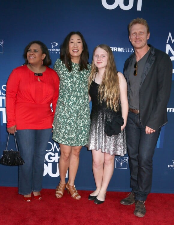 Chandra Wilson, Sandra Oh, Kevin McKidd et sa fille Iona à la première de "Mom's Night Out" à Hollywood, le 30 avril 2014