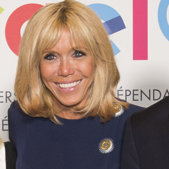 Le président de la République française Emmanuel Macron et sa femme la Première Dame Brigitte Macron lors de l'inauguration de l'exposition Israel@Lights à Paris, France, le 5 juin 2018. © Eliot Blondet/Pool/Bestimage