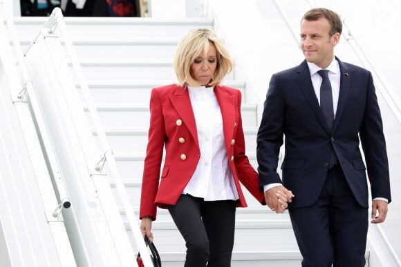 Le président de la République française Emmanuel Macron et sa femme la Première Dame Brigitte Macron (Trogneux) arrivent à l'aéroport international Macdonald-Cartier d'Ottawa, Canaca, le 6 juin 2018, pour leur visite au Canada avant le sommet du G7. © Stéphane Lemouton/Bestimage