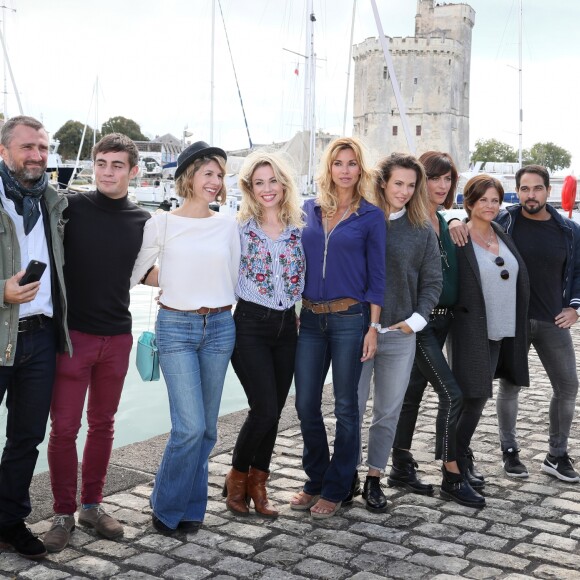 Alexandre Brasseur, Clément Rémiens, Juliette Tresanini, Maud Baecker, Ingrid Chauvin, Lorie (Laure Pester), Anne Caillon, Charlotte Valandrey et Samy Gharbi - Photocall de la série "Demain nous appartient" lors de la 19ème édition du Festival de la Fiction TV de la Rochelle, France, le 16 septembre 2017. © Patrick Bernard/Bestimage