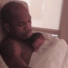 Ne-Yo et son nouveau-né Alexander, samedi 16 juin 2018.