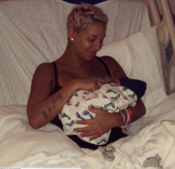 Crystal Smith, épouse du rappeur Ne-Yo, et son nouveau-né Alexander, vendredi 15 juin 2018.