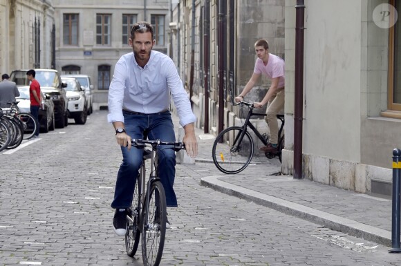 Iñaki Urdangarin, mari de l'infante Cristina d'Espagne, à vélo à Genève en Suisse le 29 septembre 2017.