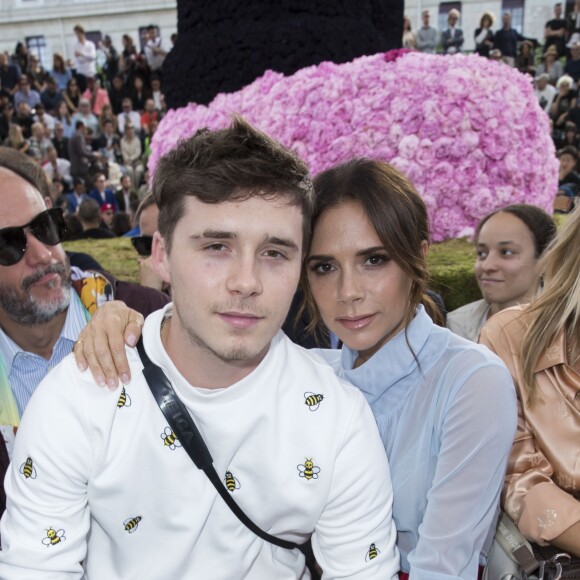 Brooklyn Beckham et Victoria Beckham - People au défilé de mode Dior Homme collection Printemps-Eté 2019 à la Garde Républicaine lors de la fashion week à Paris, le 23 juin 2018. © Olivier Borde/Bestimage