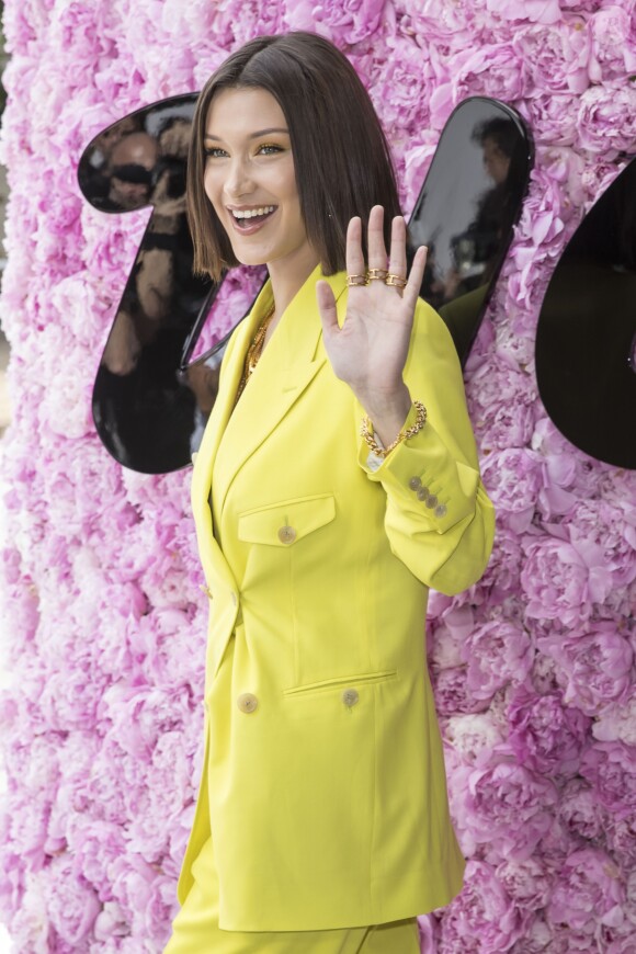 Bella Hadid - Photocall du défilé de mode Dior Homme collection Printemps-Eté 2019 à la Garde Républicaine lors de la fashion week à Paris, le 23 juin 2018. © Olivier Borde/Bestimage