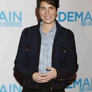 Alessandra Sublet lors de l'avant-première du film "Demain tout commence" au Grand Rex à Paris le 28 novembre 2016.