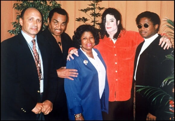 Michael Jackson et ses parents, Katherine et Joe Jackson, à Toulouse en 1992.